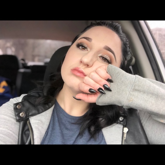 Meet your Posher, Hannah - Picture 1 of 1